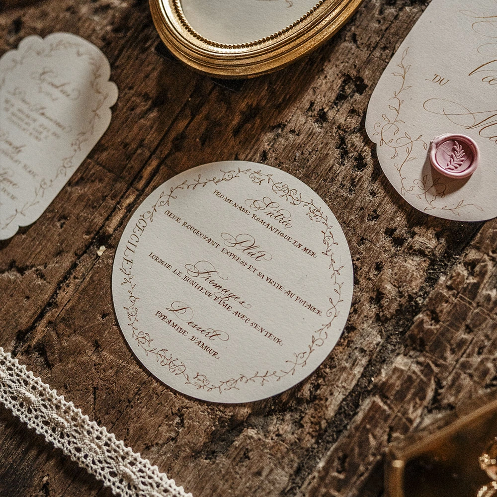 menu-individuel-mariage-marque-place-ecrit-main-calligraphie-mariage-vintage-romantique-feerique-historique